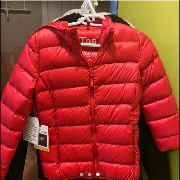 Aritzia TNA LITTLE PUFF in Scarlett Puff - Picture 3 of 3